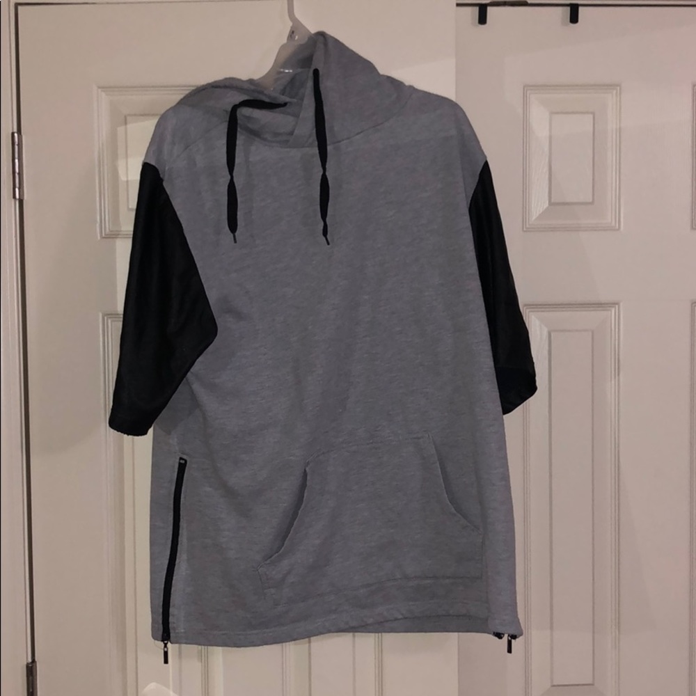 Shortsleeved hoodie